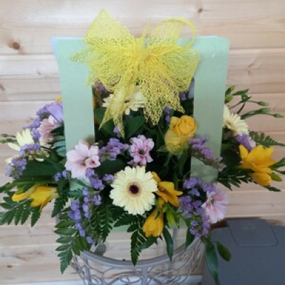 Living card - New living flower card. A floral arrangement in oasis presented in a beautiful unusual way. Sure to be well received by the recipient. Choose colours you would like in the special requests section if not the florist will choose the best blooms of the day